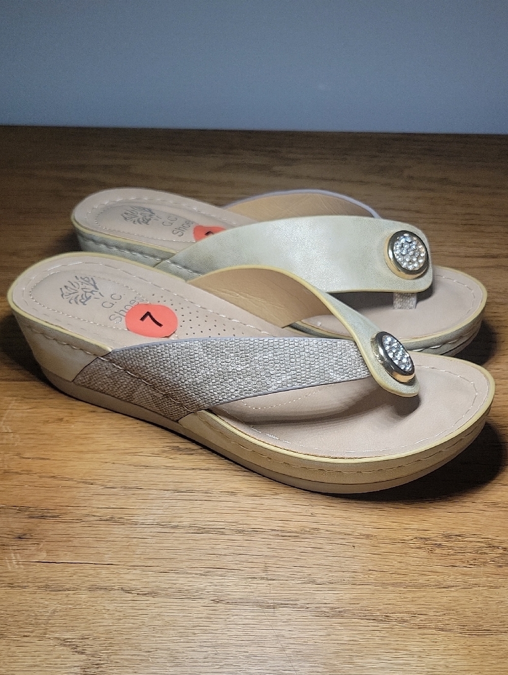 GC Shoes Dafini Low Wedge Comfort Thong Sandals Sparkling Rhinestone Accent Sz 7